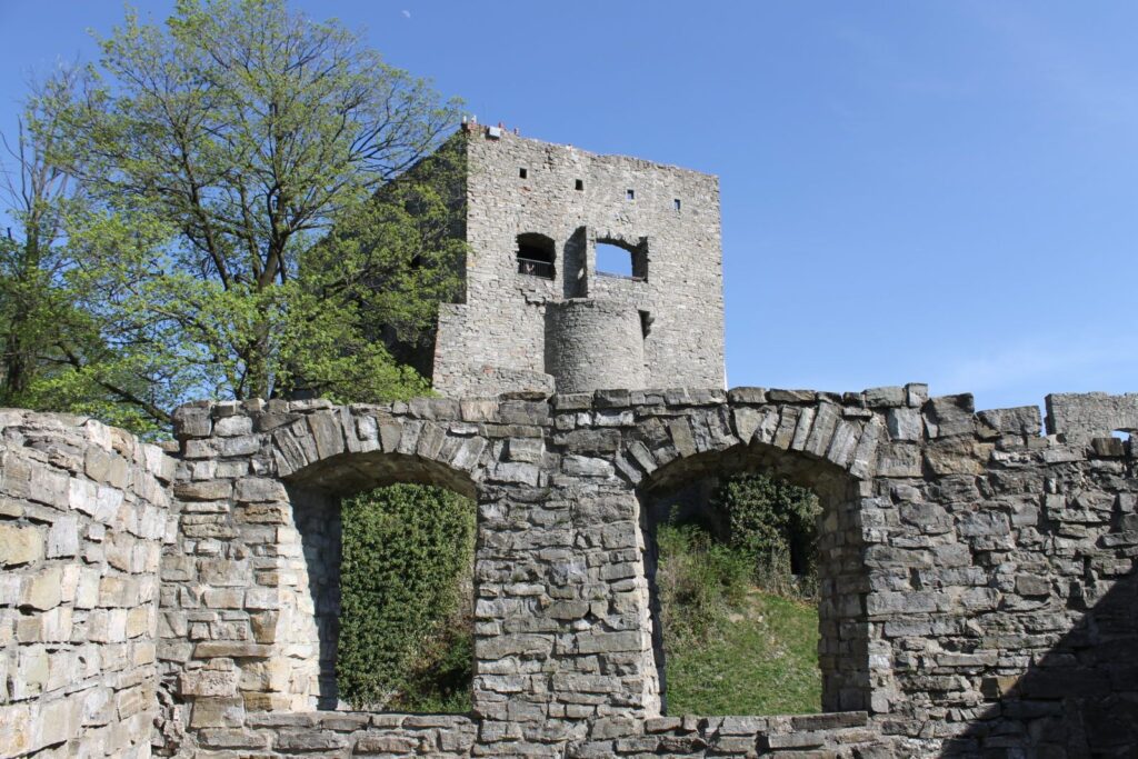 Návštěvníci hradu Hukvaldy se mohou zúčastnit mnoha kulturních akcí.