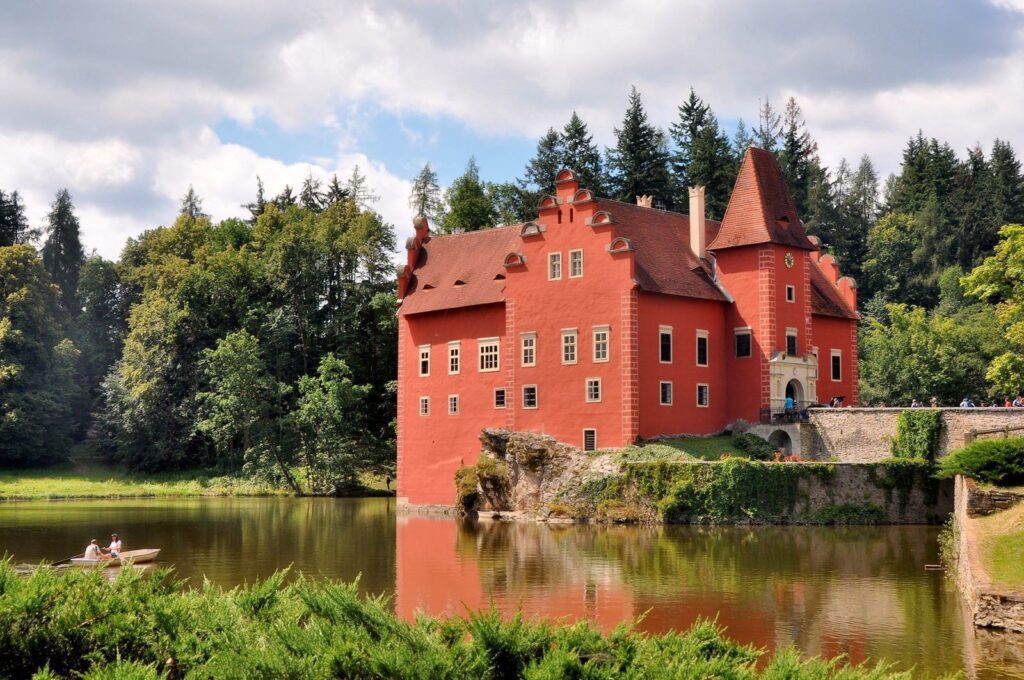 Na zámku Červená Lhota se natáčelo několik známých českých pohádek a filmů.