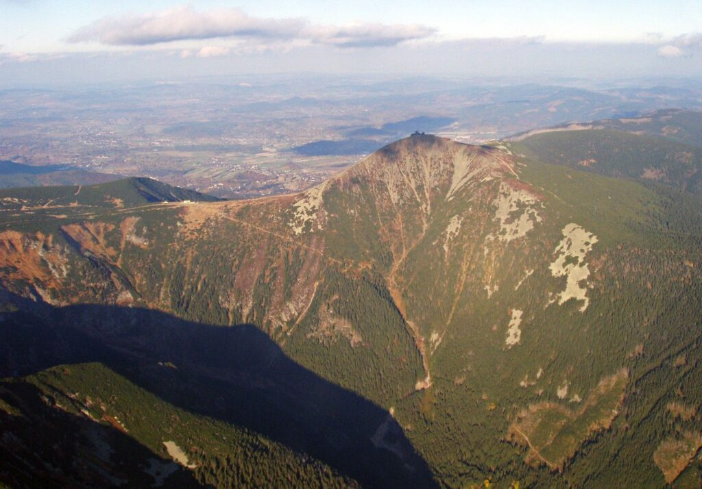 Naše nejvyšší hora Sněžka a Obří důl v Krkonoších jsou výzvou pro všechny milovníky turistiky.