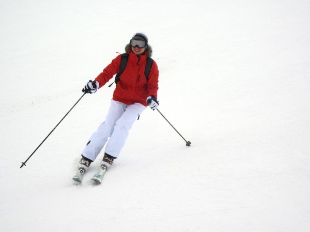 Báječné lyžování na udržovaných sjezdovkách je možné zažít i pár kilometrů od Prahy.