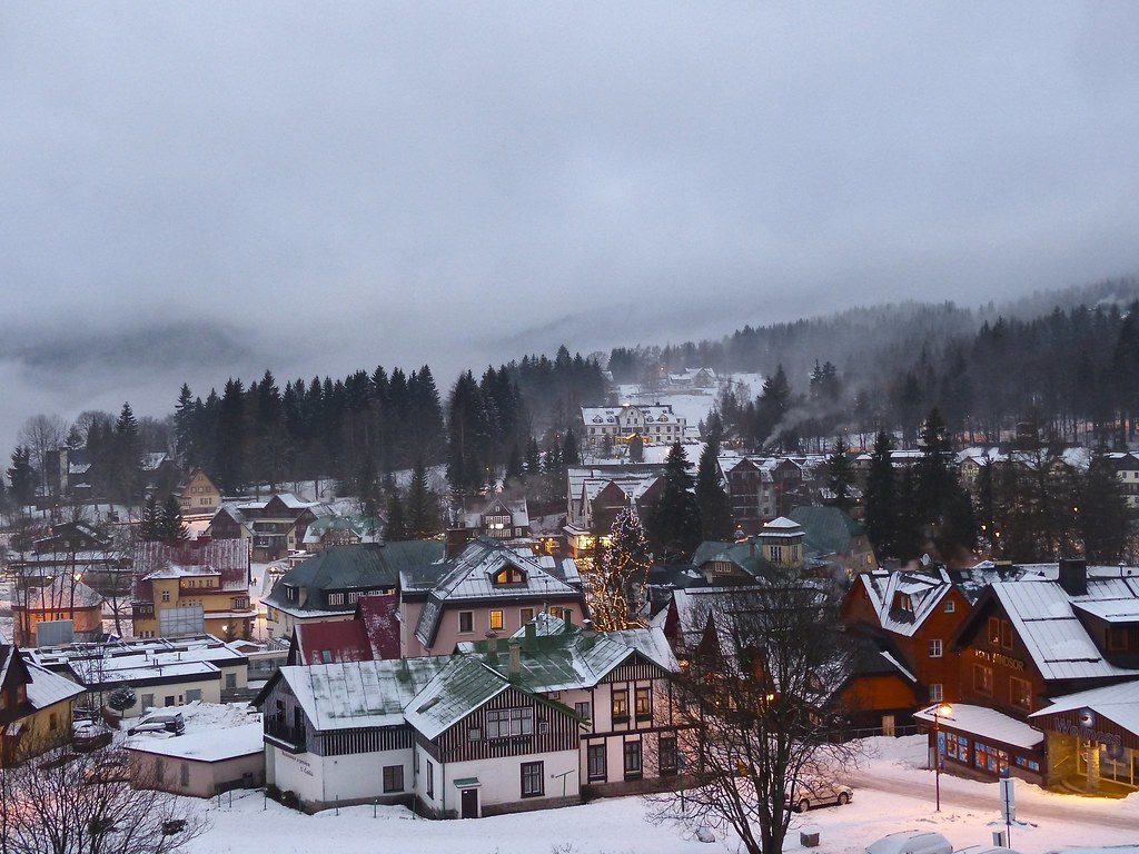 Návštěvníci Špindlerova Mlýna se budou cítit skoro jako v alpském městečku.
