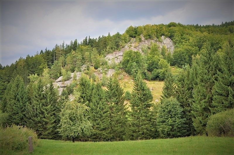 Pulčínské skály jsou největším pískovcovým skalním městečkem na území Moravy.