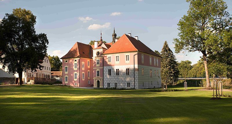 Zrestaurovaný zámek Mitrowicz lze poznat v rámci kostýmovaných a komentovaných prohlídek.