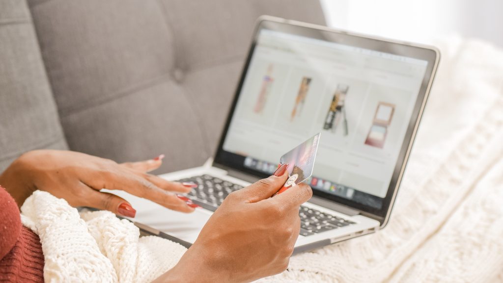 Proč jsou čínské e-shopy tak oblíbené? Především díky nízkým cenám, bohaté nabídce, dopravě zdarma a dostupnosti českého jazyka.